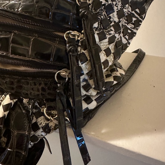 Beautiful brown and cream handbag, crystal in middle of bow on front - Picture 12 of 14